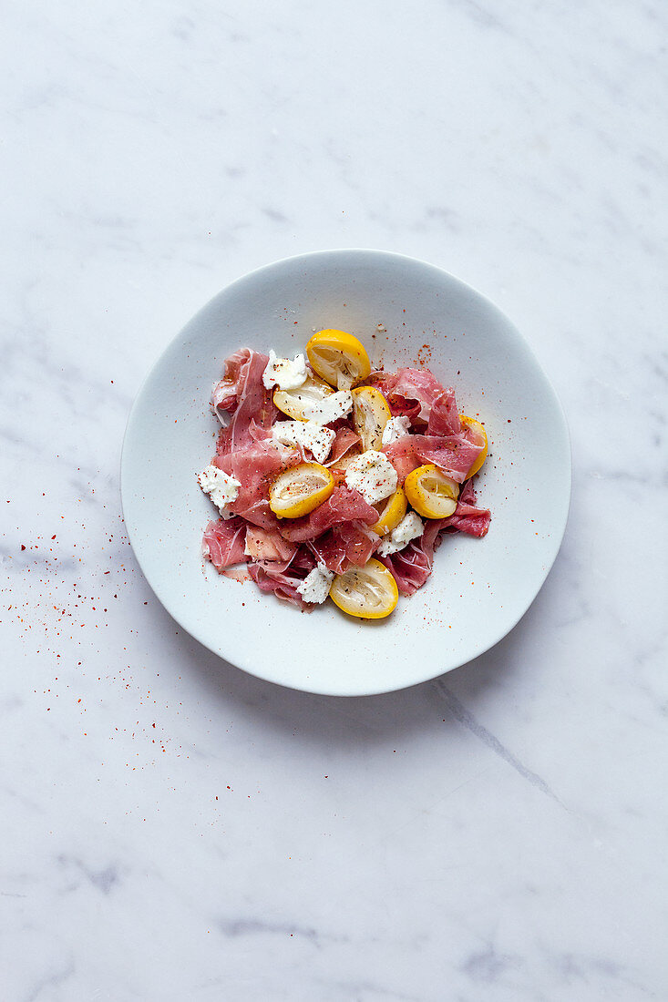 Fresh dates salade with parma ham and goat cheese