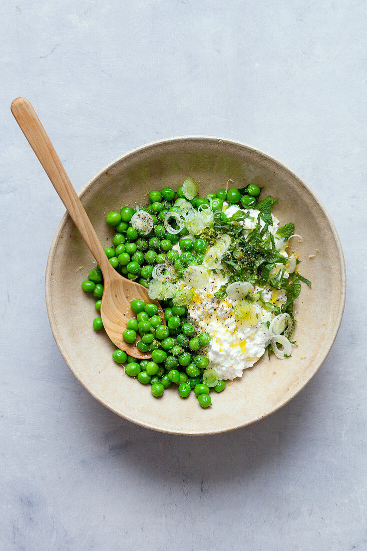 Green pea and ricotta cheese salad