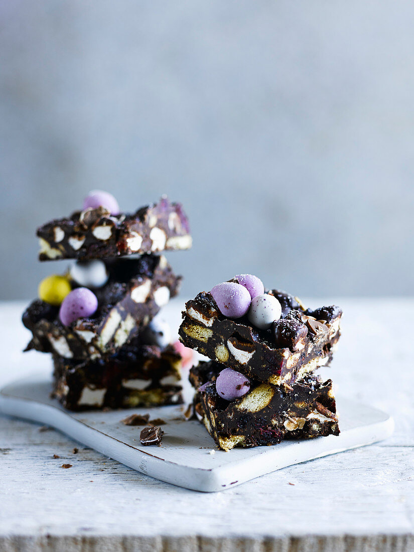 Rocky Road cakes decoration with sugar eggs
