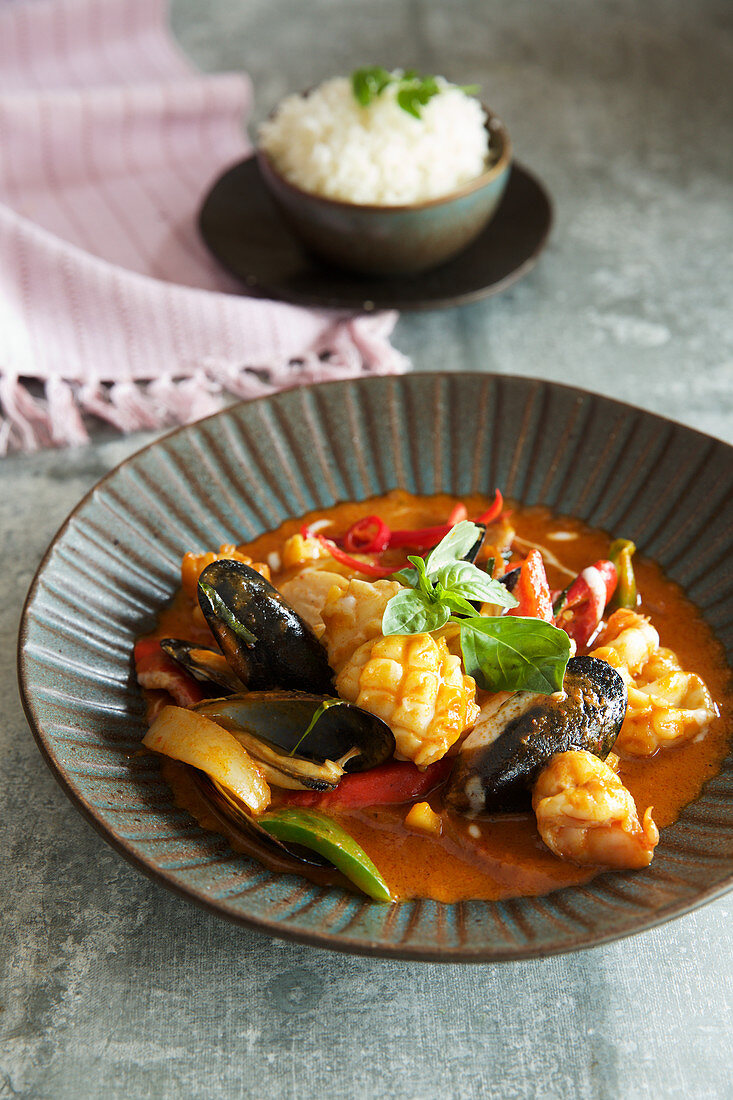 Mixed seafood Thai curry