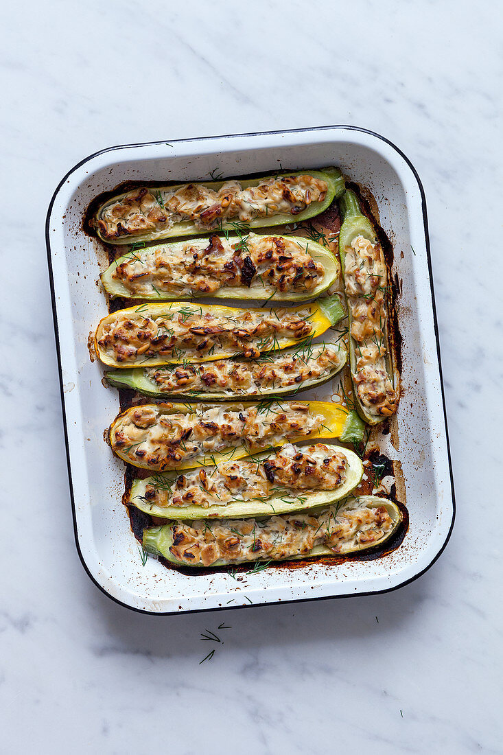 Gefüllte Zucchini mit Ricotta und Schinken