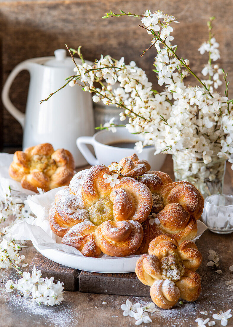 Flower shaped buns