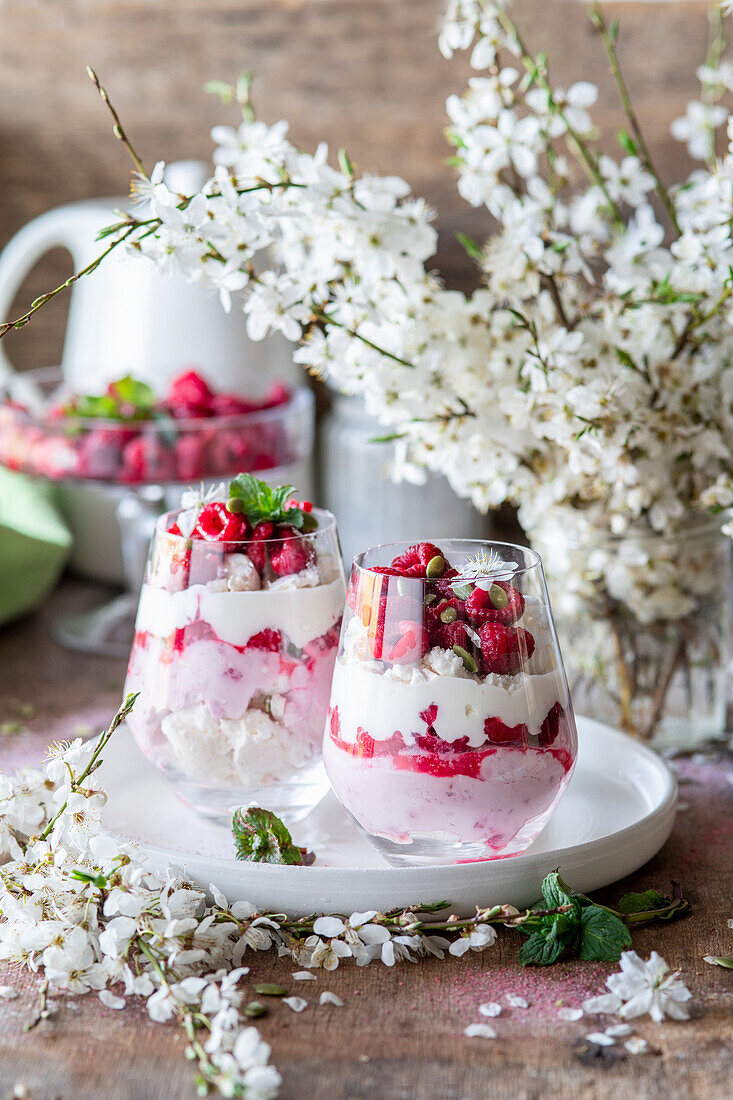 Meringue raspberry trifles