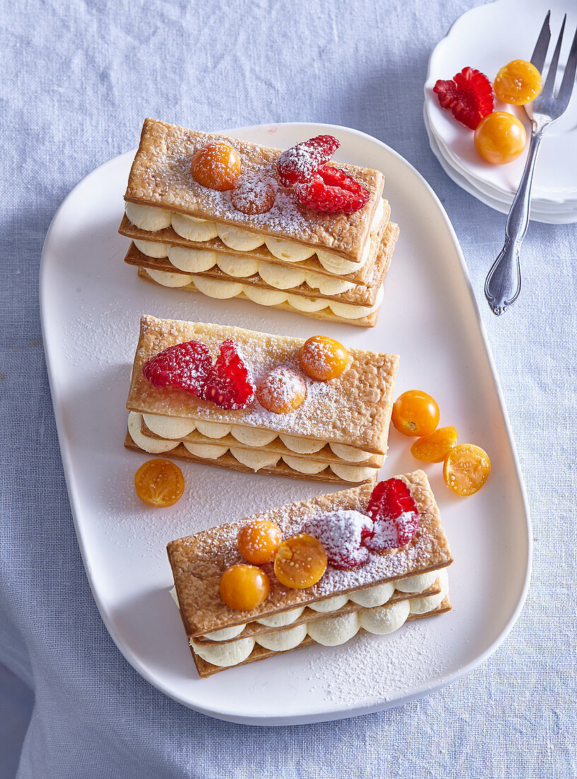 Mille-feuille with fresh fruits