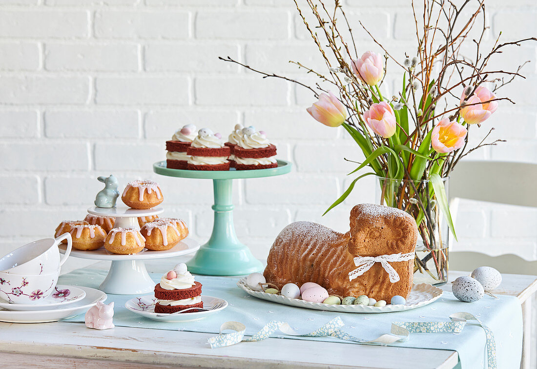Easter mini cakes
