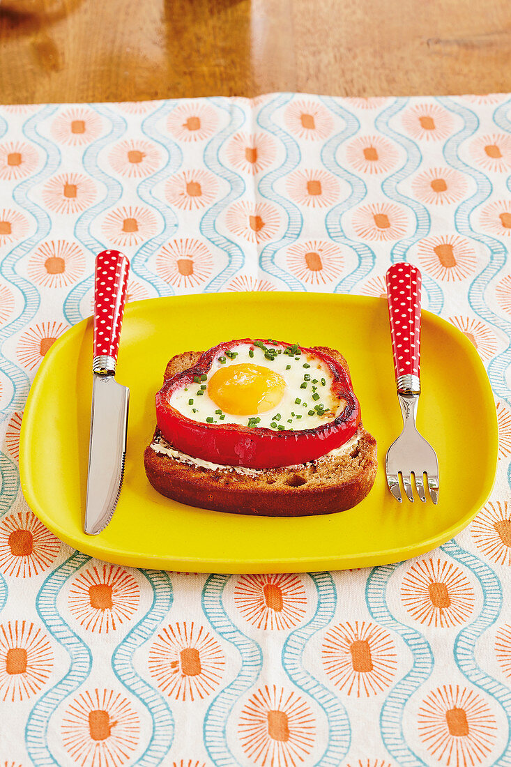 A pepper and egg flower on toast