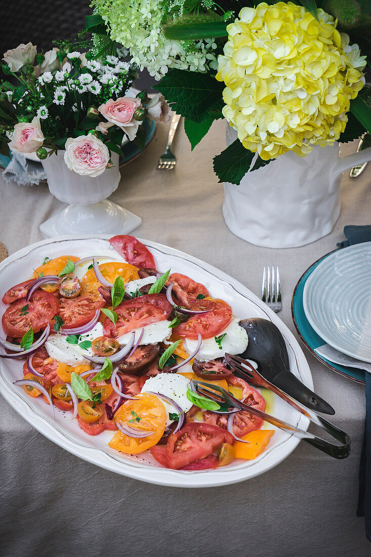 Sommerlicher Tomaten-Mozzarella-Salat