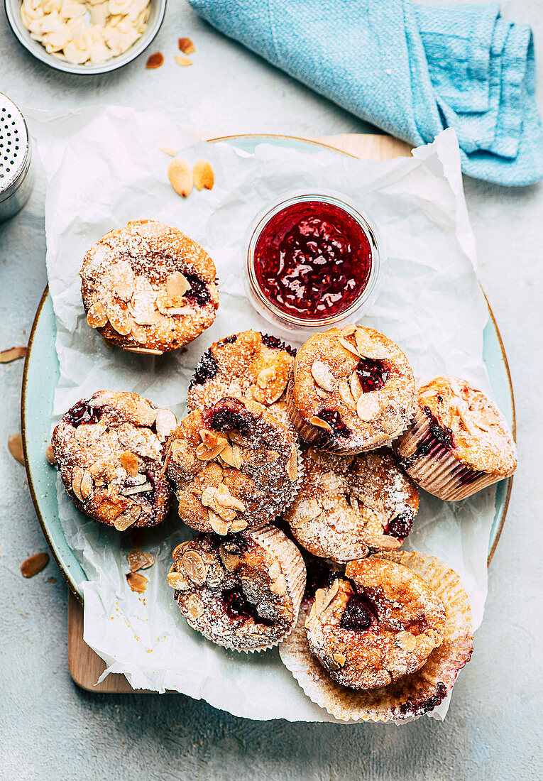 Raspberry yoghurt muffins with flaked almonds