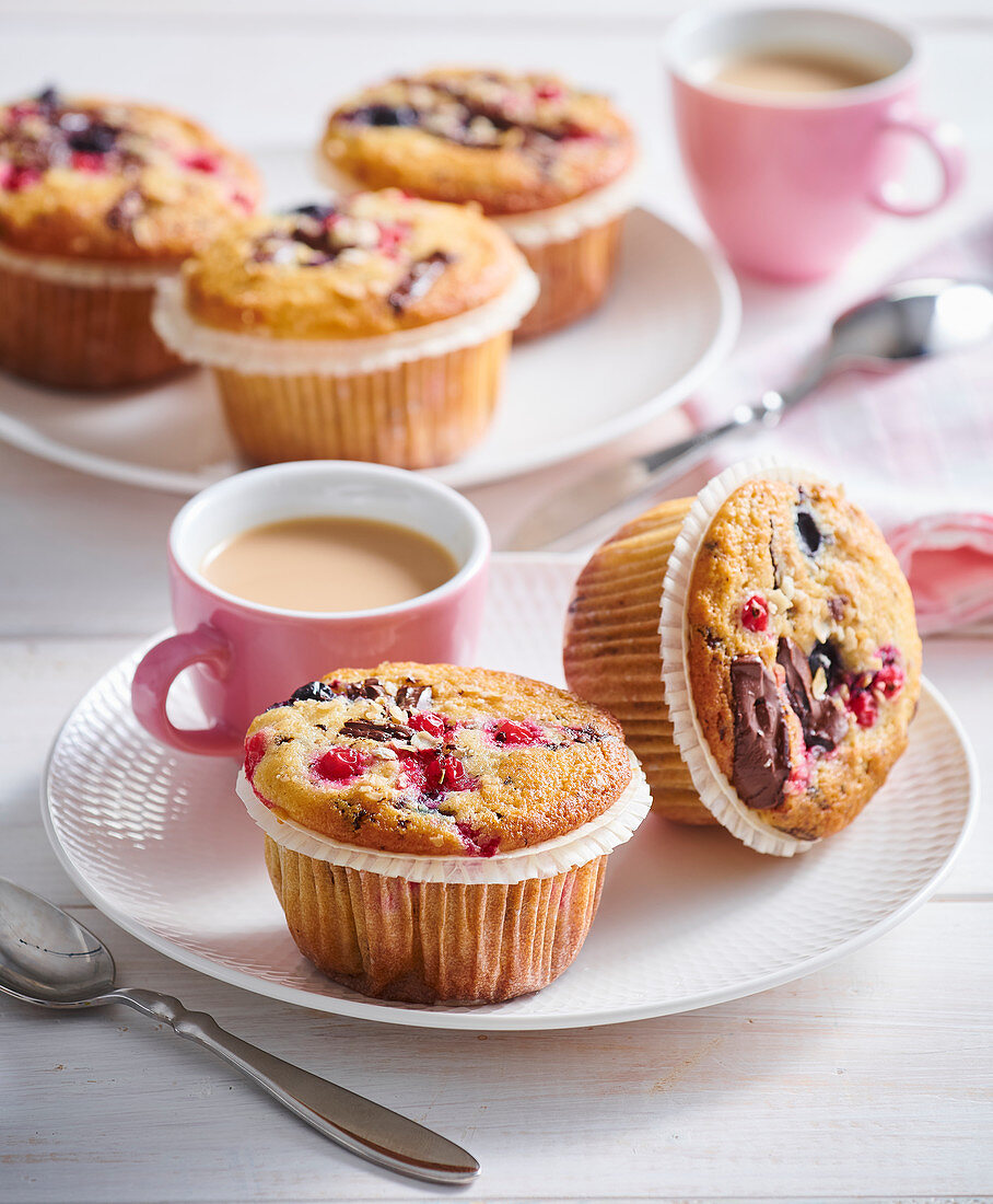 Breakfest oat muffins with currants