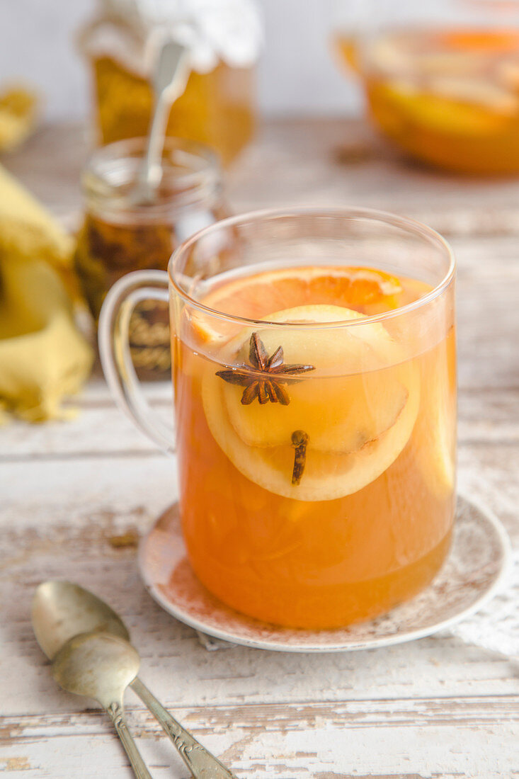 Winterlicher Orangen-Punsch mit Gewürzen