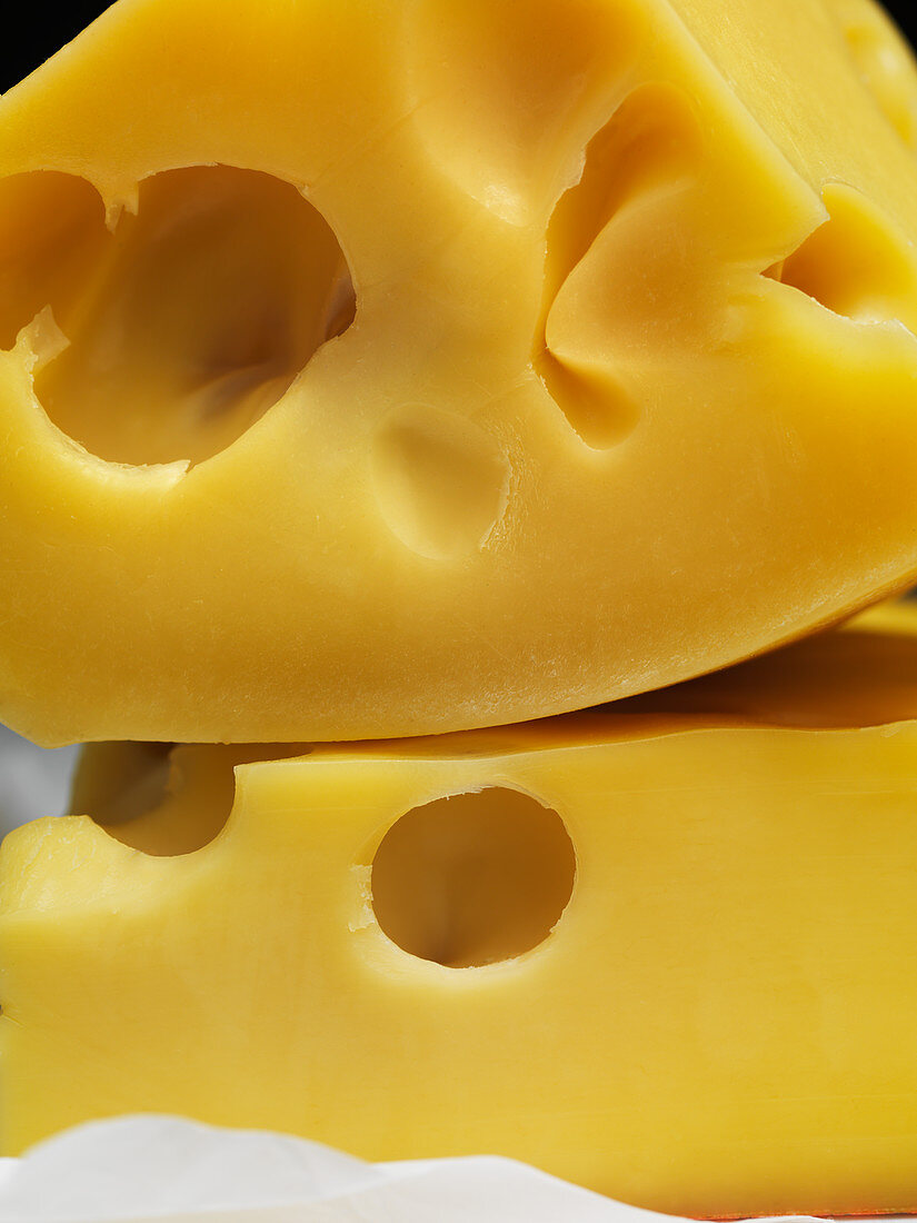 Emmentaler Käse im Anschnitt (Nahaufnahme)