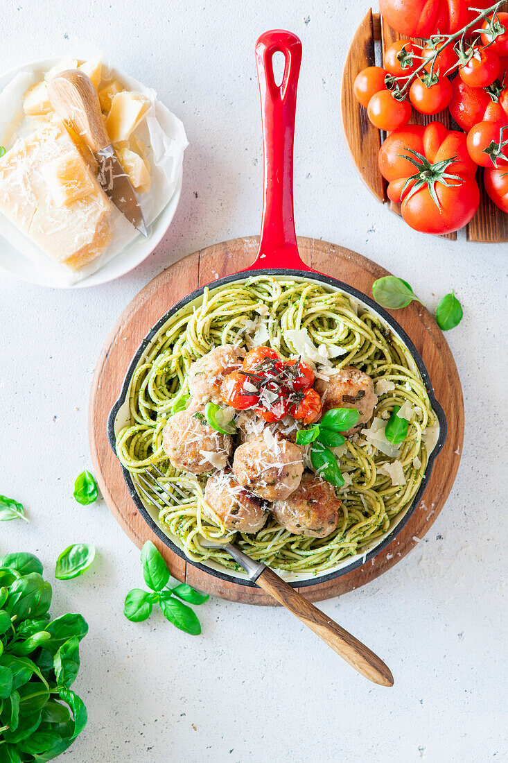 Pasta with pesto and meatballs