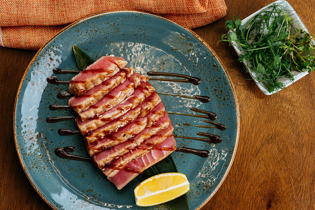 Grilled tuna with herbs and lemon