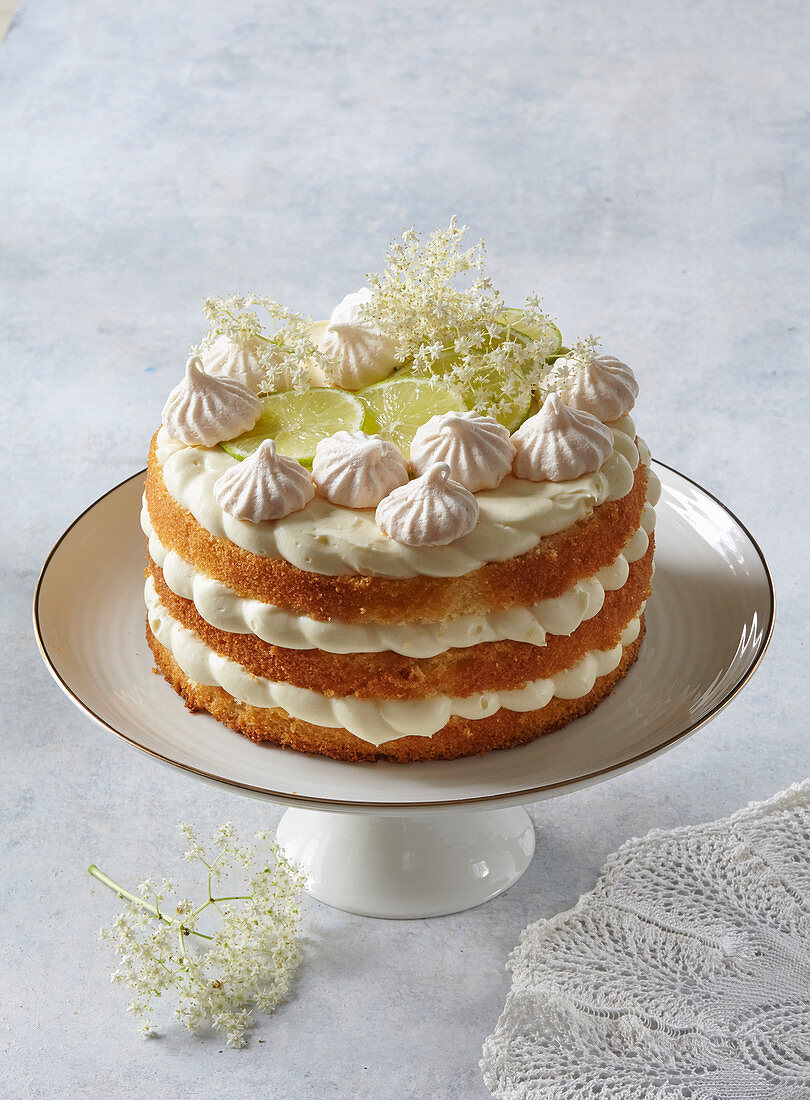 Elder cake with meringues