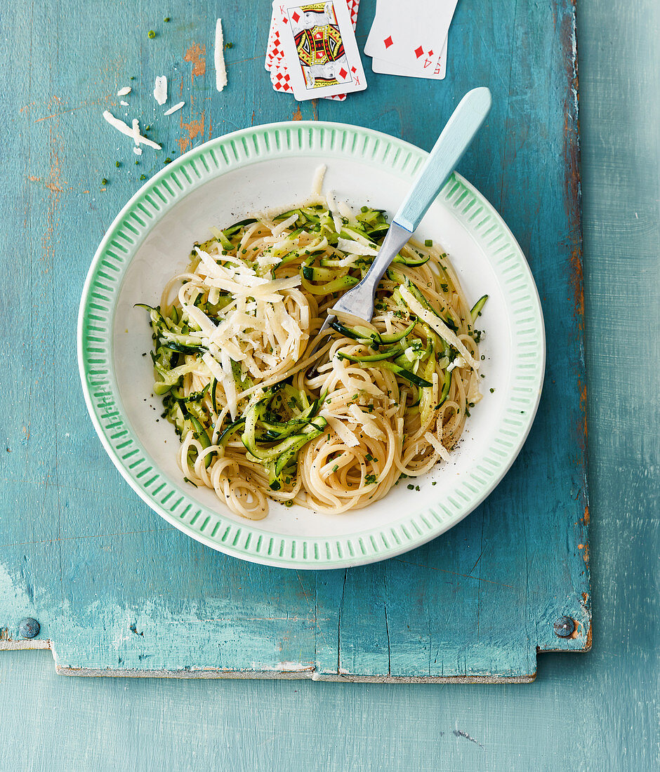 Spaghetti mit Zucchini und Parmesan