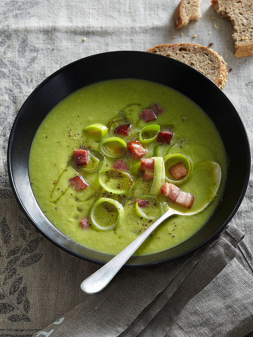 Leek soup with striped bacon