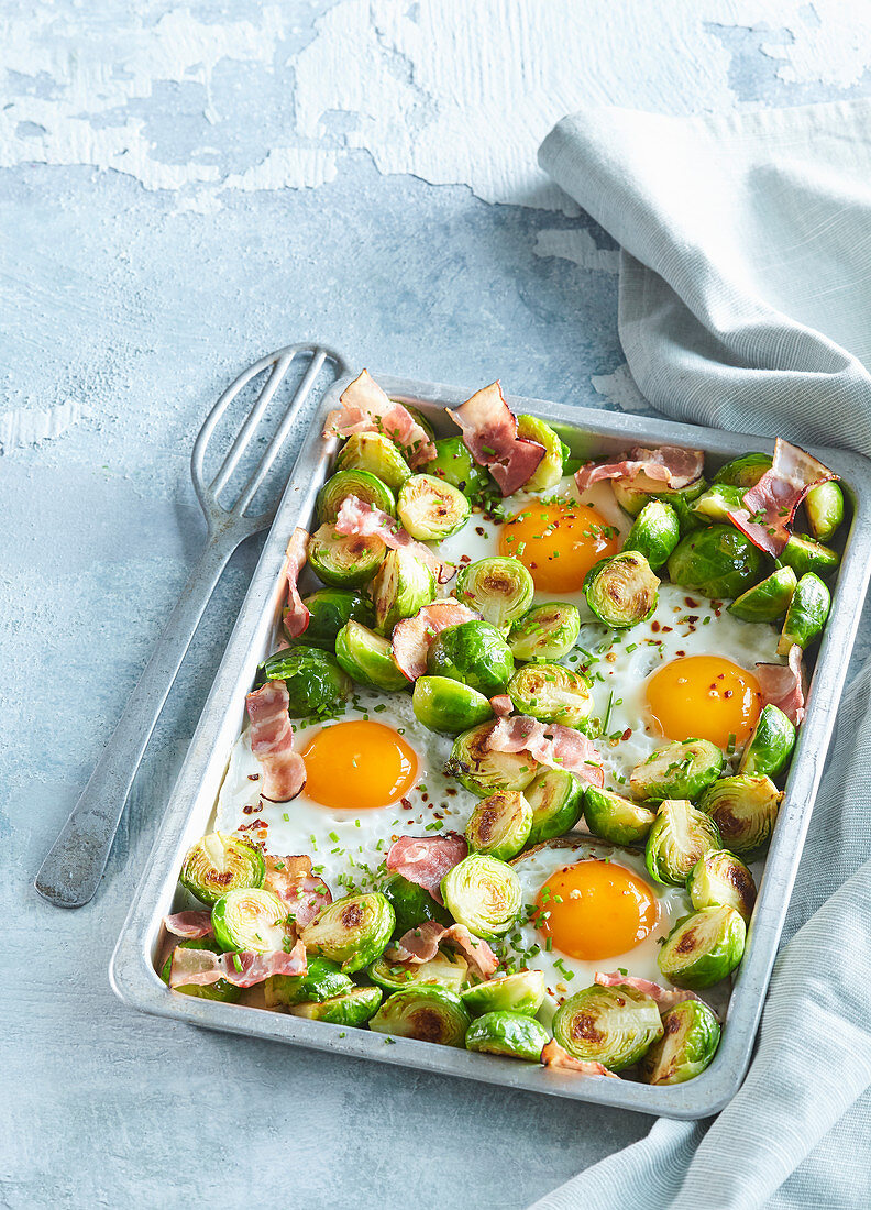 Gratinated Brussels sprouts with with striped bacon and eggs