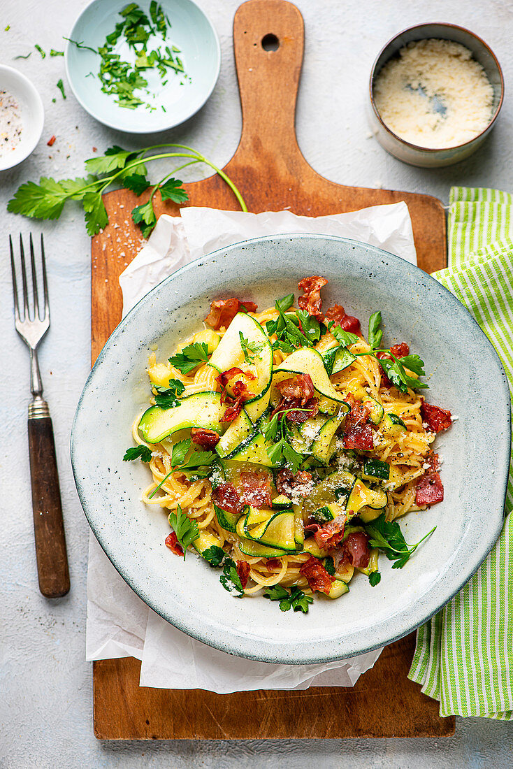 Leichte Zucchini Carbonara