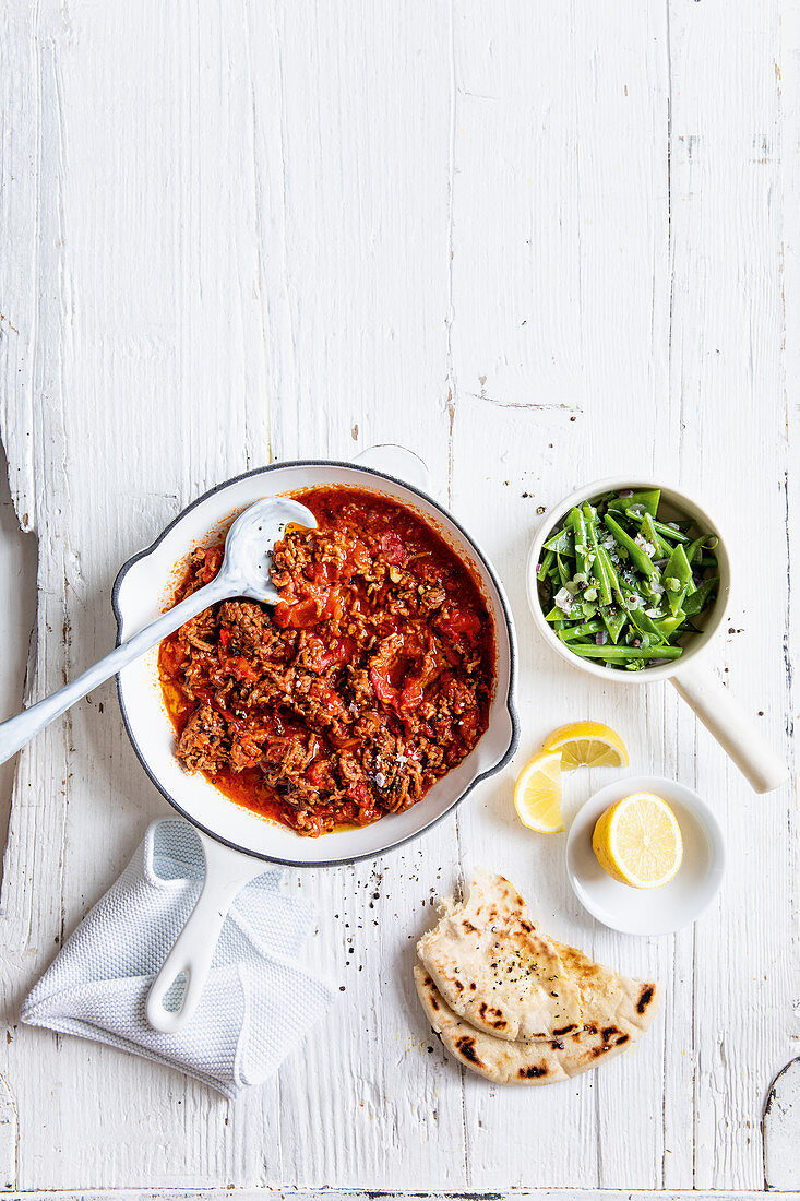 Chilli con carne with green beans