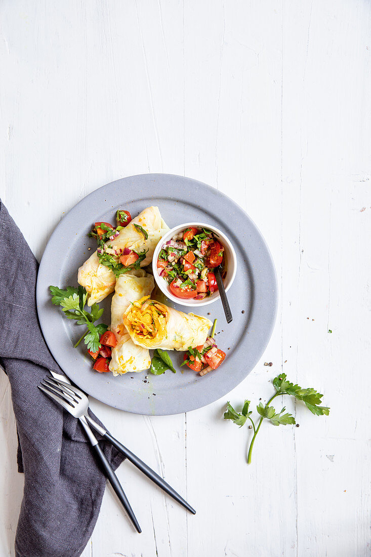 Summer pointed cabbage rolls with salsa