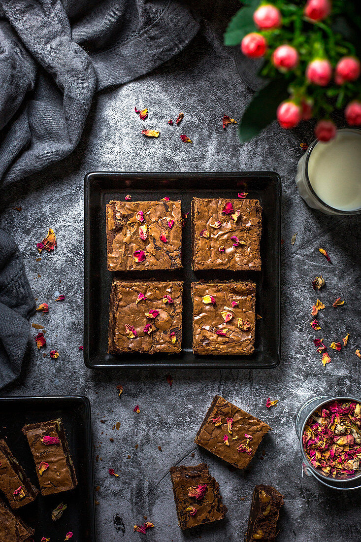 Brownies with dried rose petals
