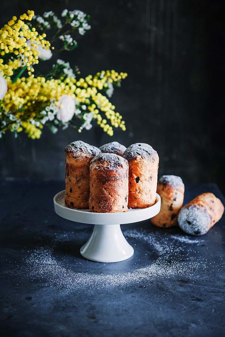 Mini-Panettone auf Gebäckständer