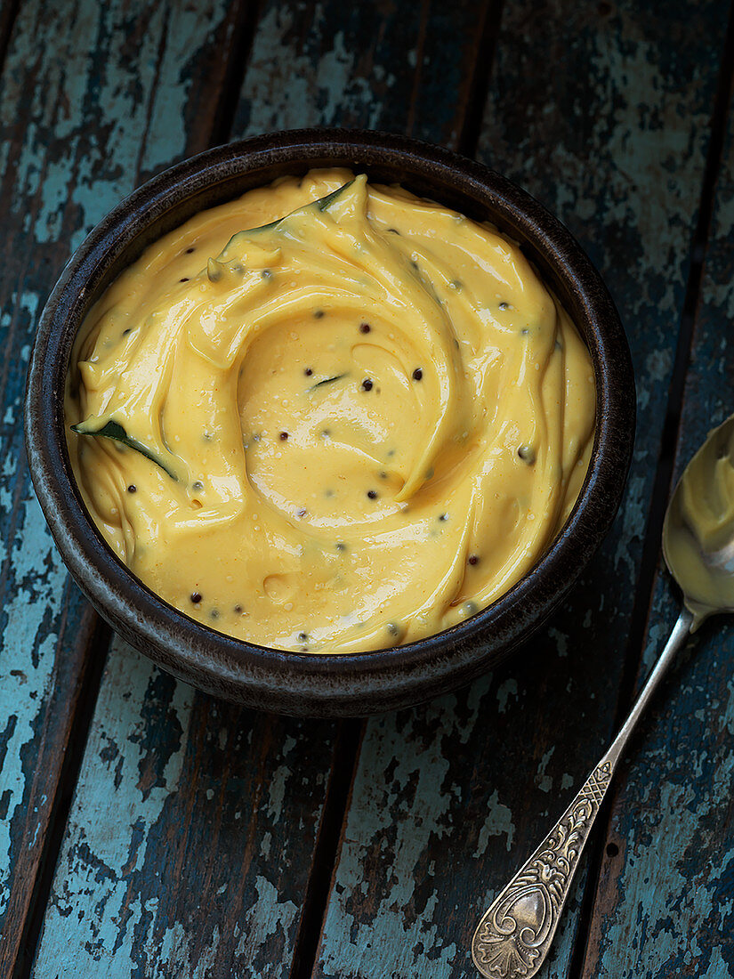 Mayonnaise mit Curryblättern