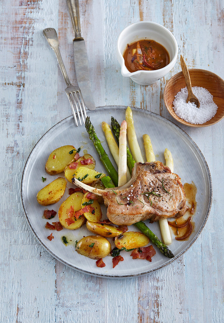 Pork cutlet with asparagus and bacon potatoes