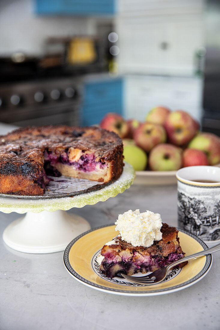 Apple blueberry coffee cake