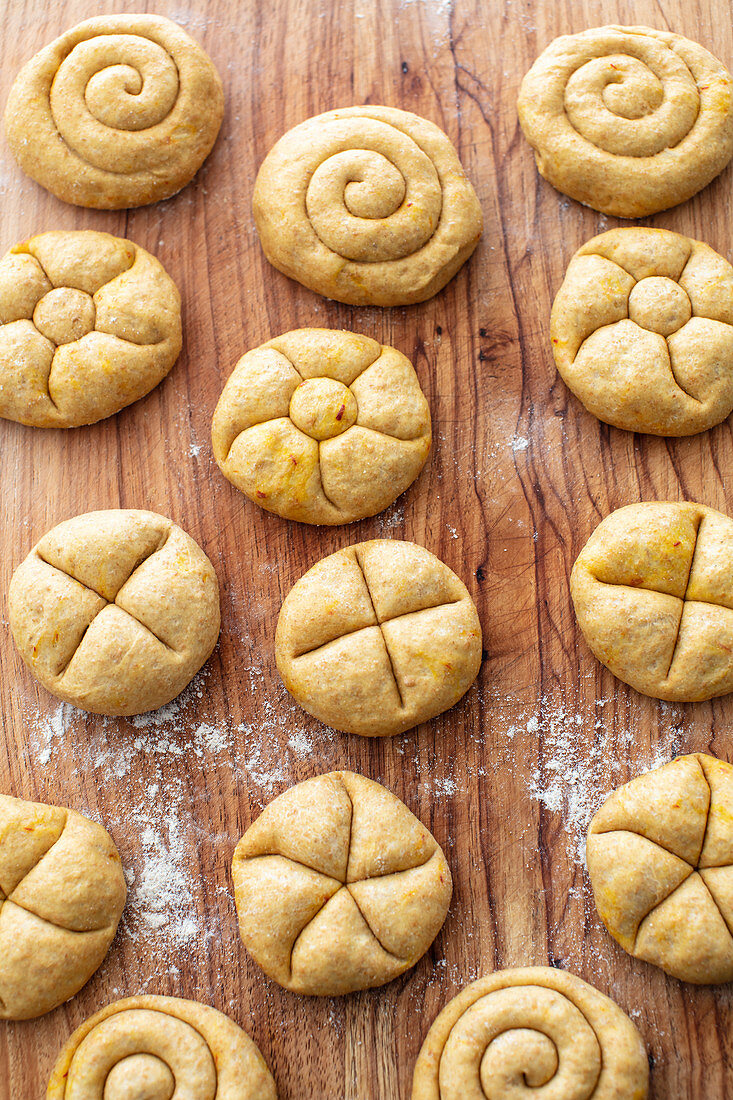 Honey Rolls with Saffron and spelt flour before baking