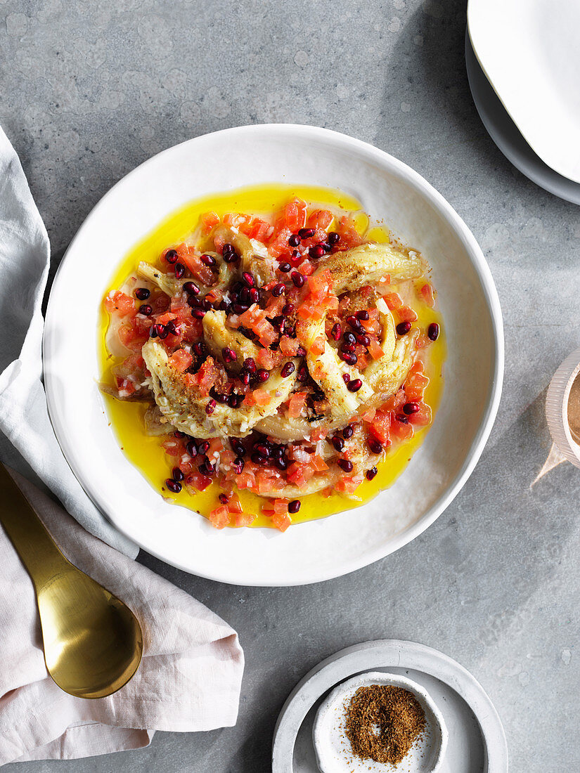 Geräucherter Auberginen-Granatapfel-Salat