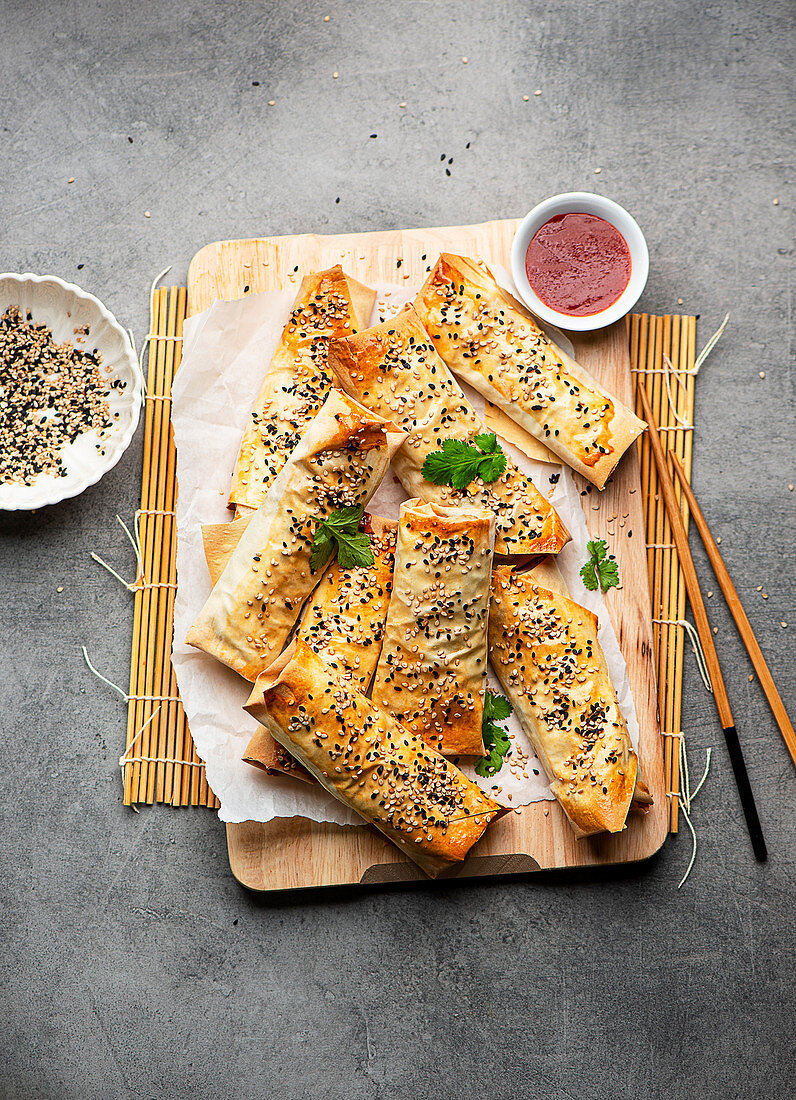 Oven-baked oriental spring rolls