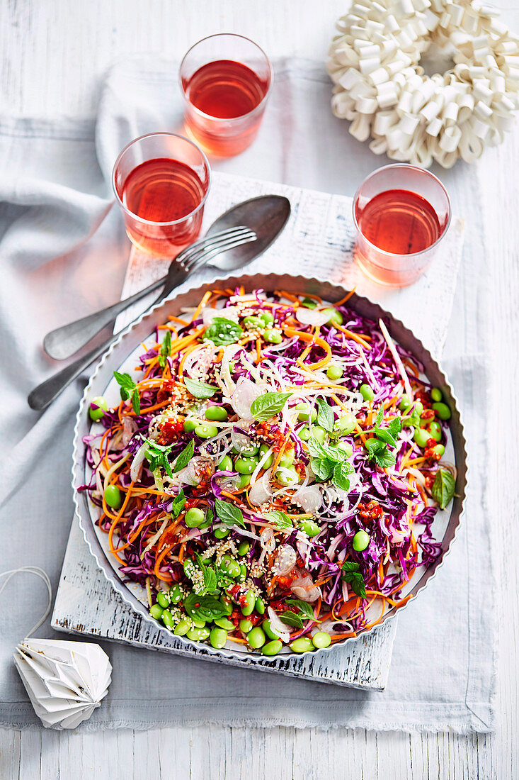 Krautsalat mit grüner Mango und  Chili-Limetten-Dressing