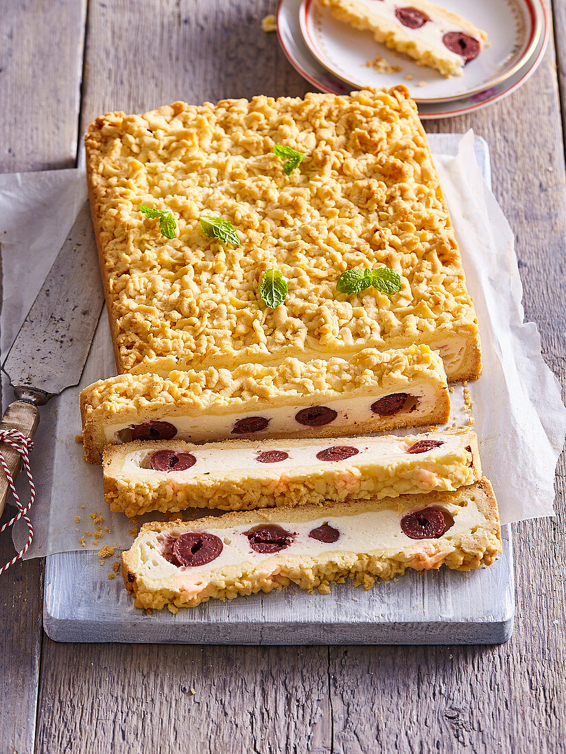 Yoghurt cake with cherries