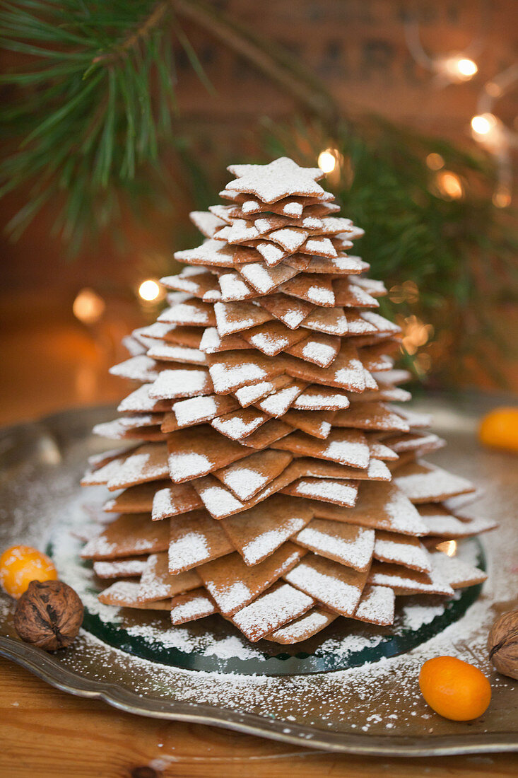Christmas tree made of gingerbread stars