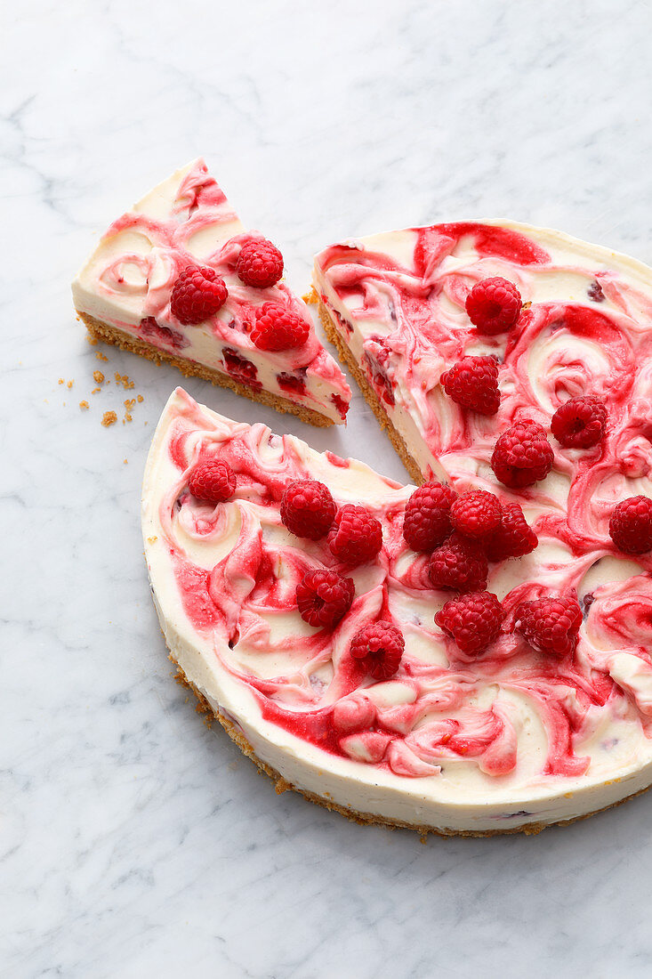 Swirled raspberry cheesecake