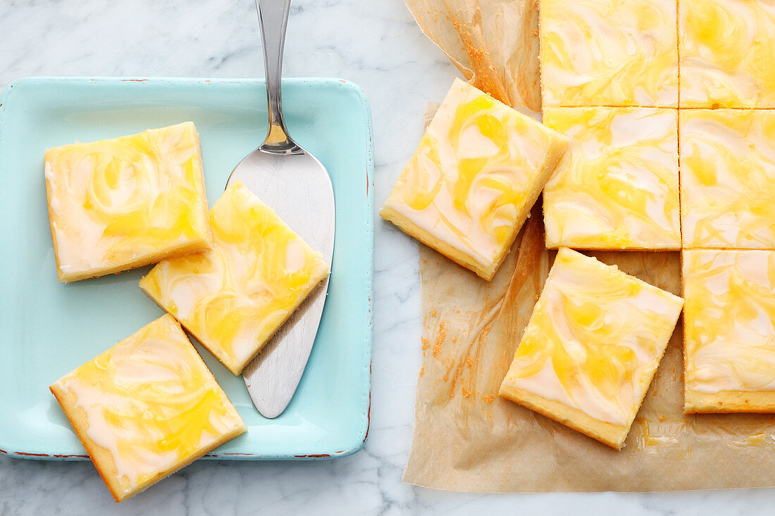 Refreshing lemon tray bake slices