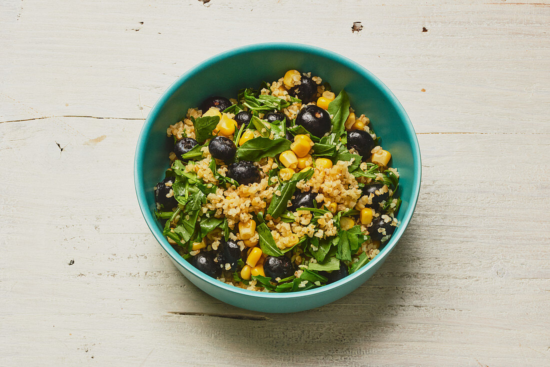 Bulgur salad with sweetcorn, rocket and blueberries