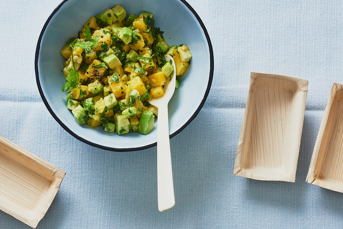 Kartoffelsalat mit Avocado und Koriander