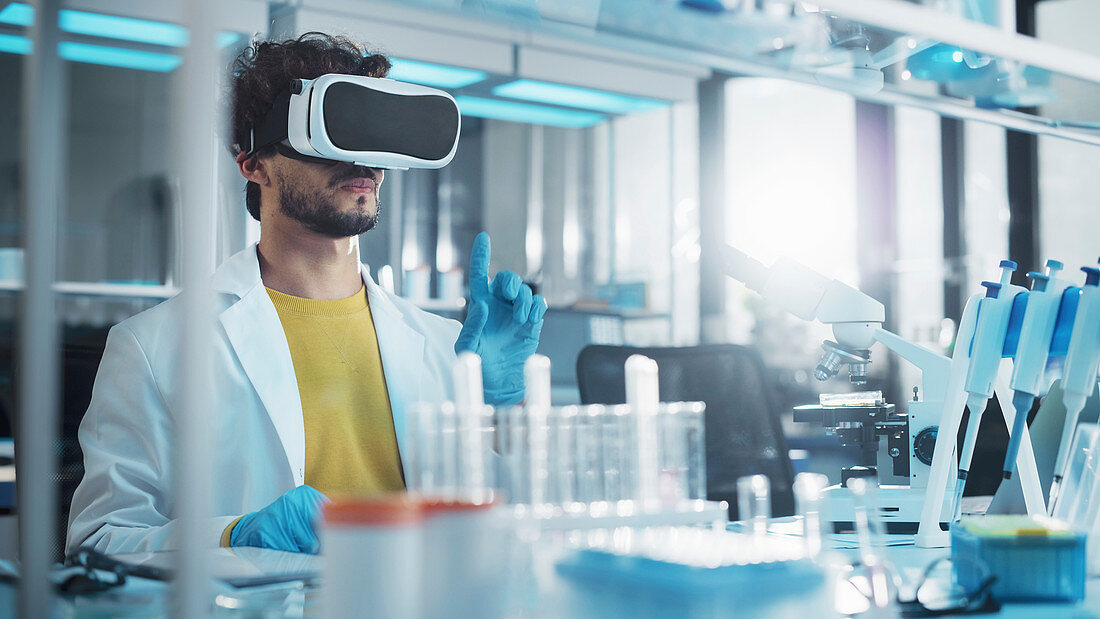Laboratory scientist using virtual reality headset