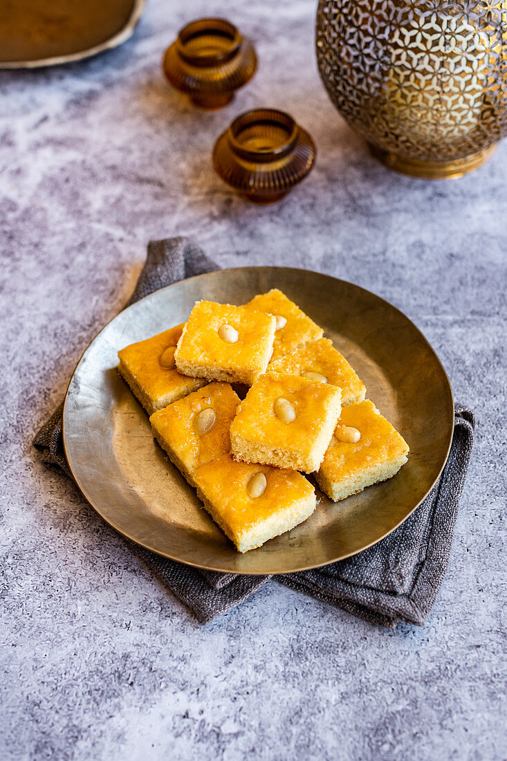 Basbousa - traditioneller süßer Kuchen aus dem Nahen Osten (Ägypten)