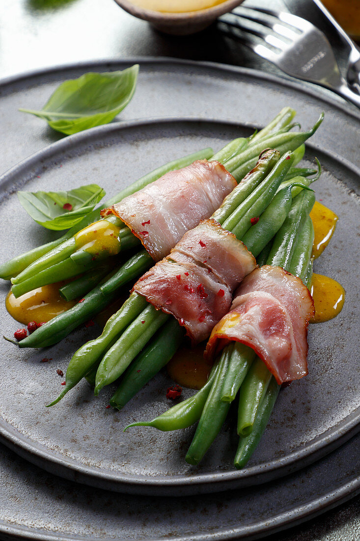 Cooked green beans wrapped in bacon