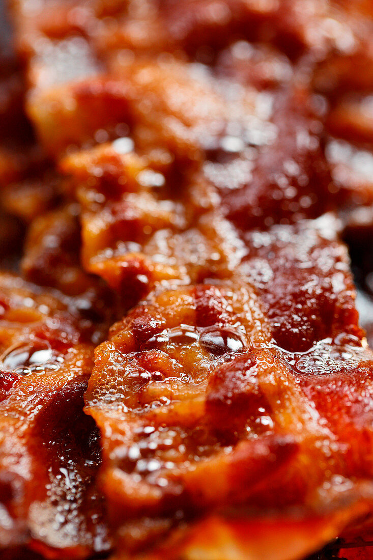 Crispy fried bacon (close-up)