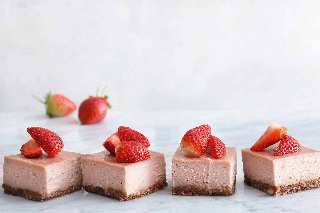 Vegane Erdbeer-Cheesecake-Bites