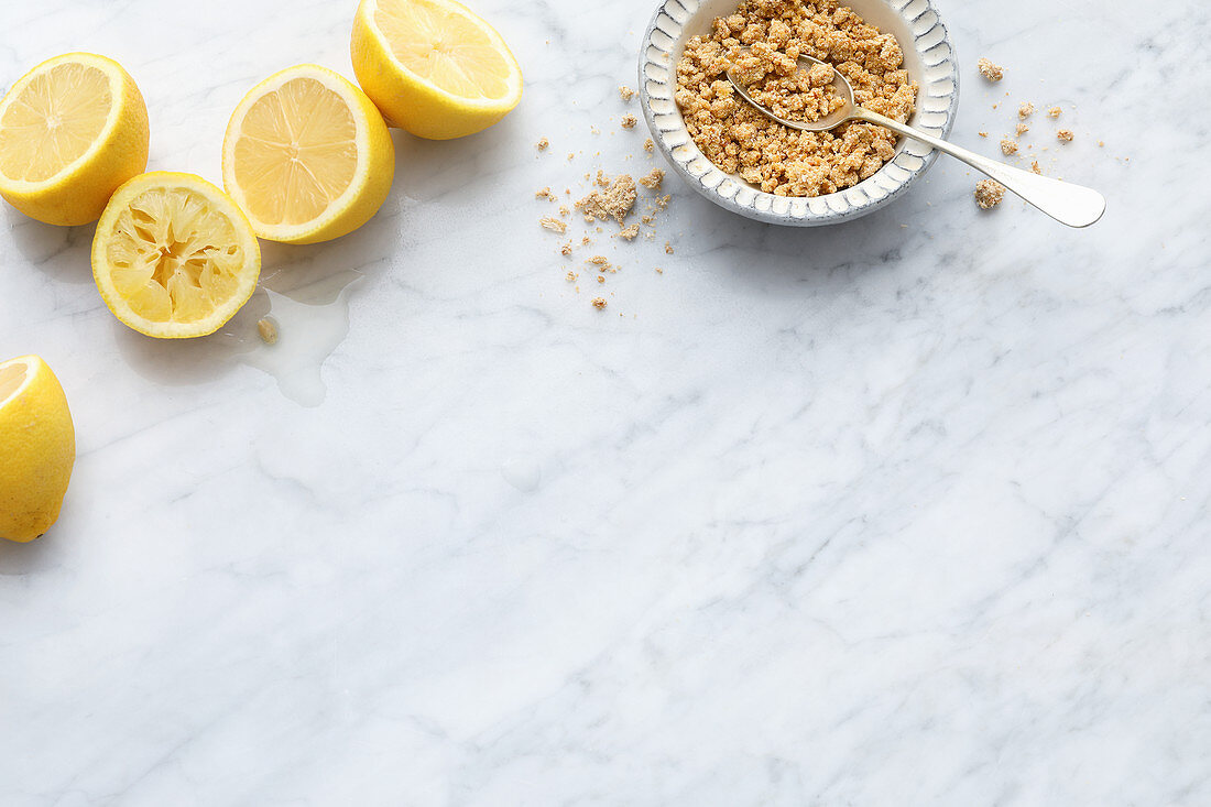 Fresh lemons and crumble