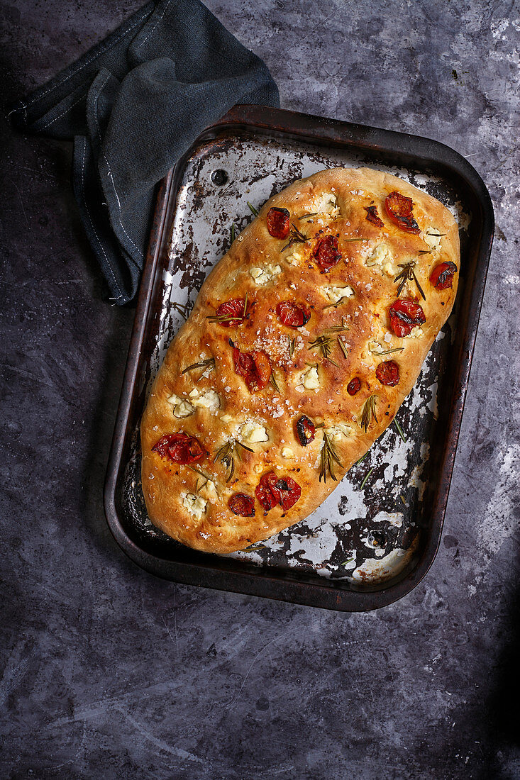 Ciabatta mit getrockneten Tomaten und Rosmarin