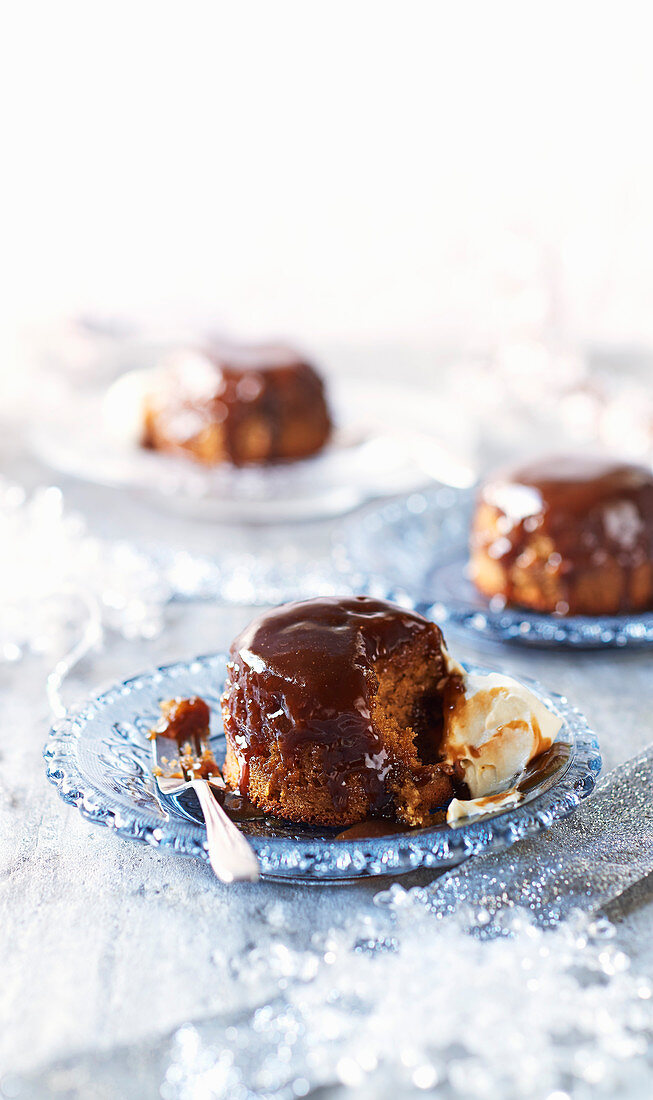 Gooey toffee puddings