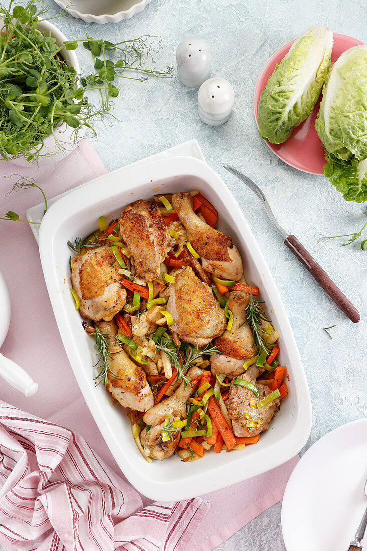 Baked chicken pieces in vegetables