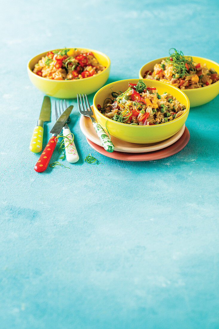 Gebratener Eier-Reis mit Erbsen und Chili