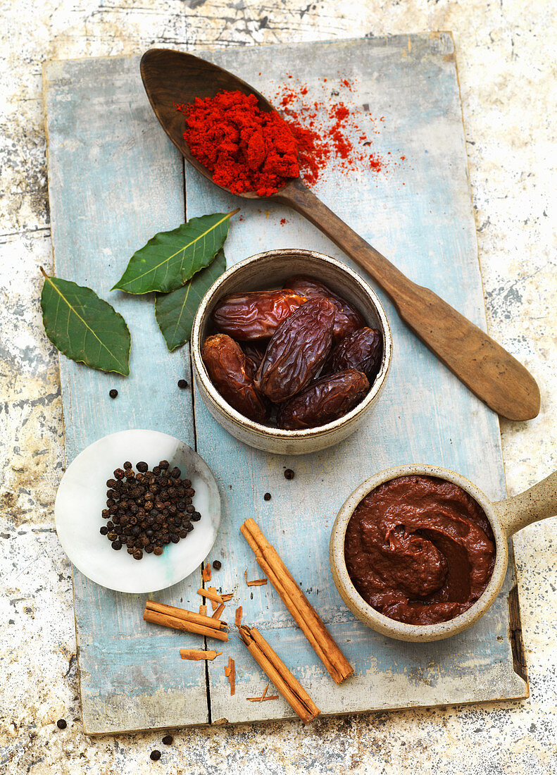 Ingredients for tamarind chutney
